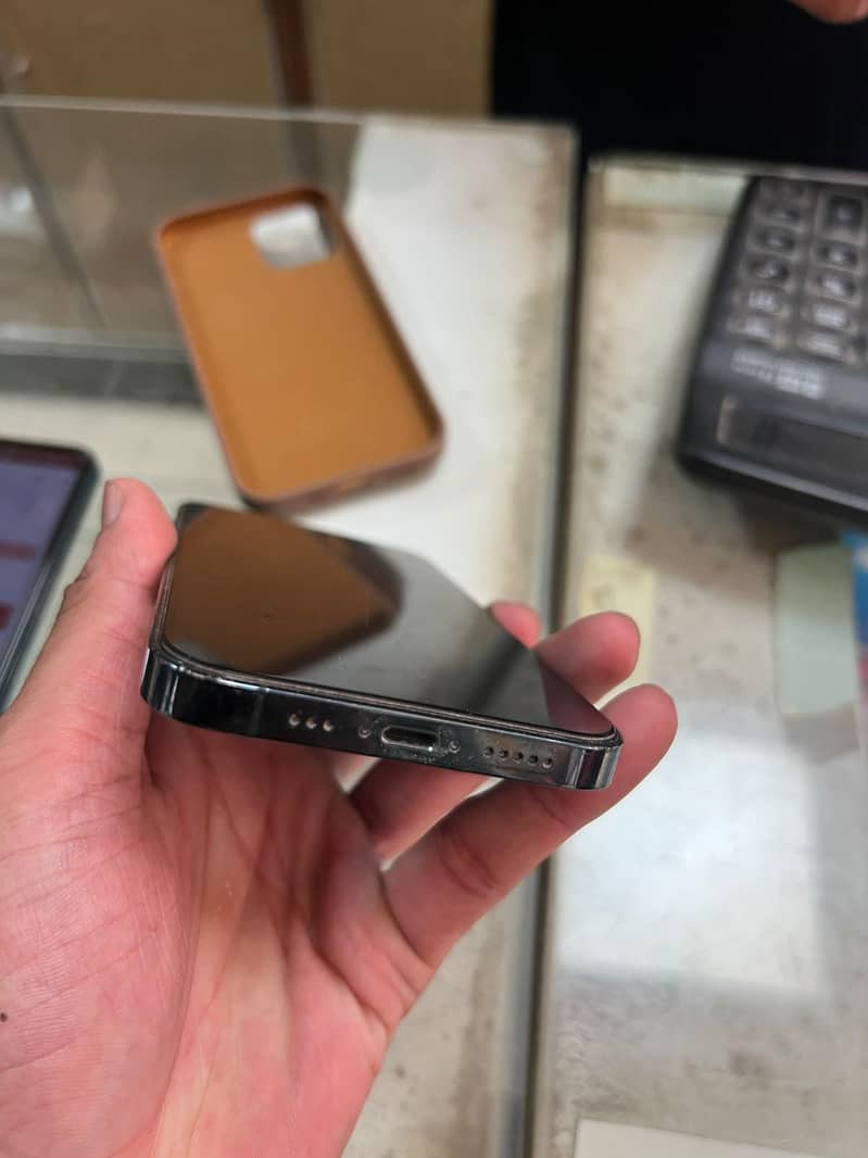 Apple iPhone 12 Pro 3