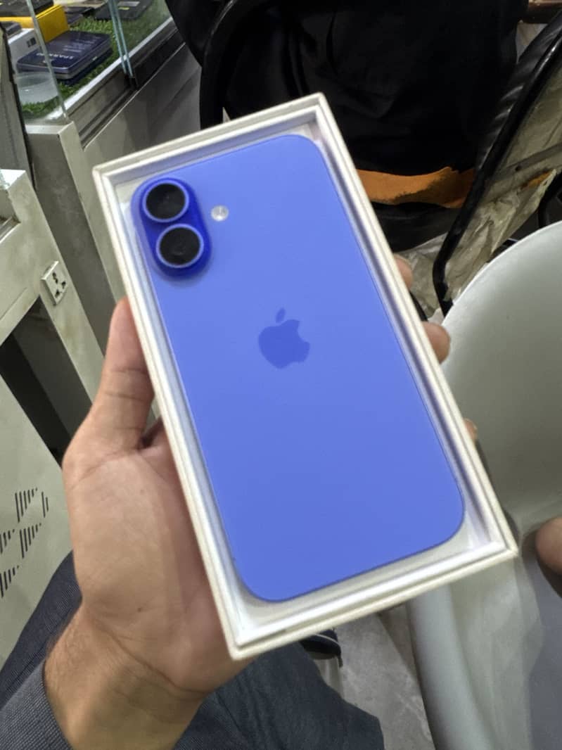 Apple iPhone 16 0