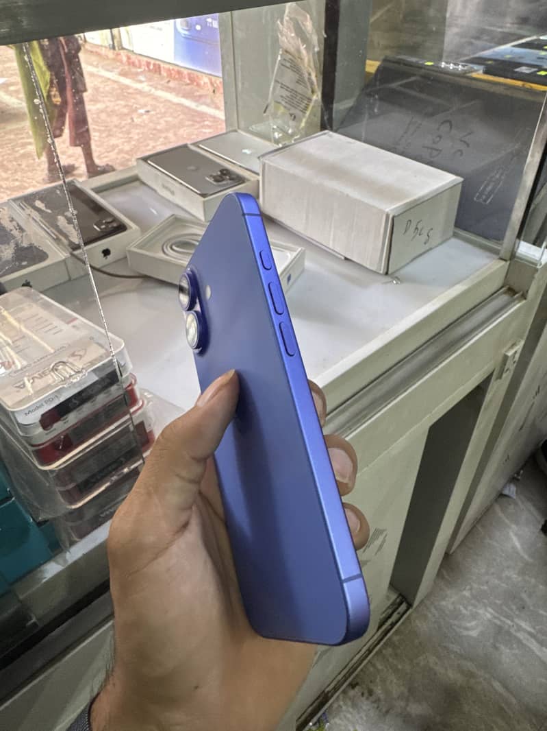 Apple iPhone 16 1