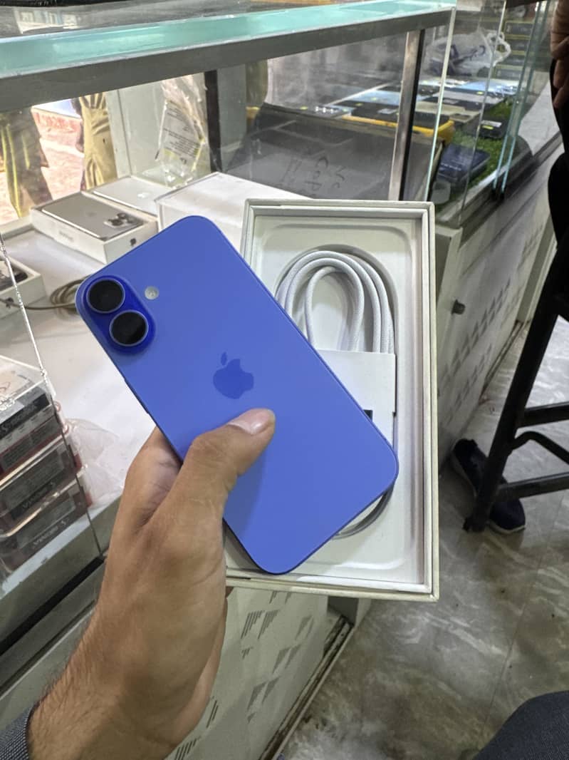 Apple iPhone 16 3