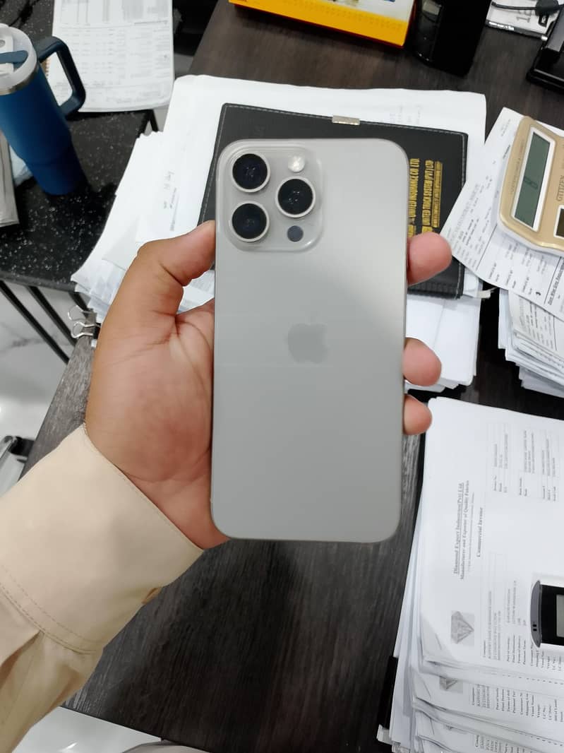 Apple iPhone 15 Pro Max 0