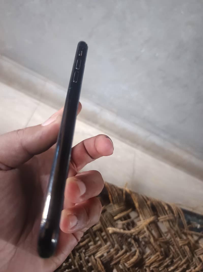 Apple iPhone 11 Pro Max 4