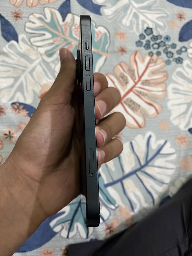 Apple iPhone 13 8