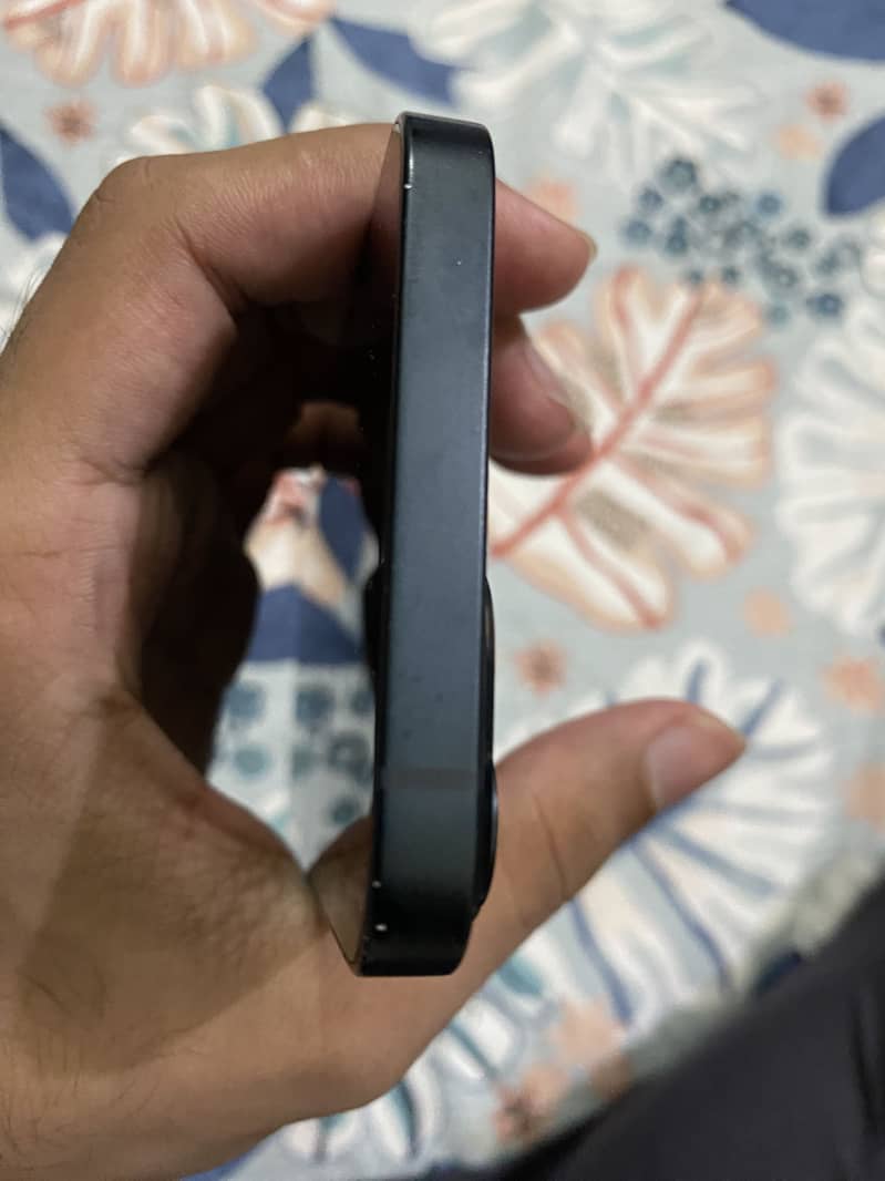 Apple iPhone 13 11