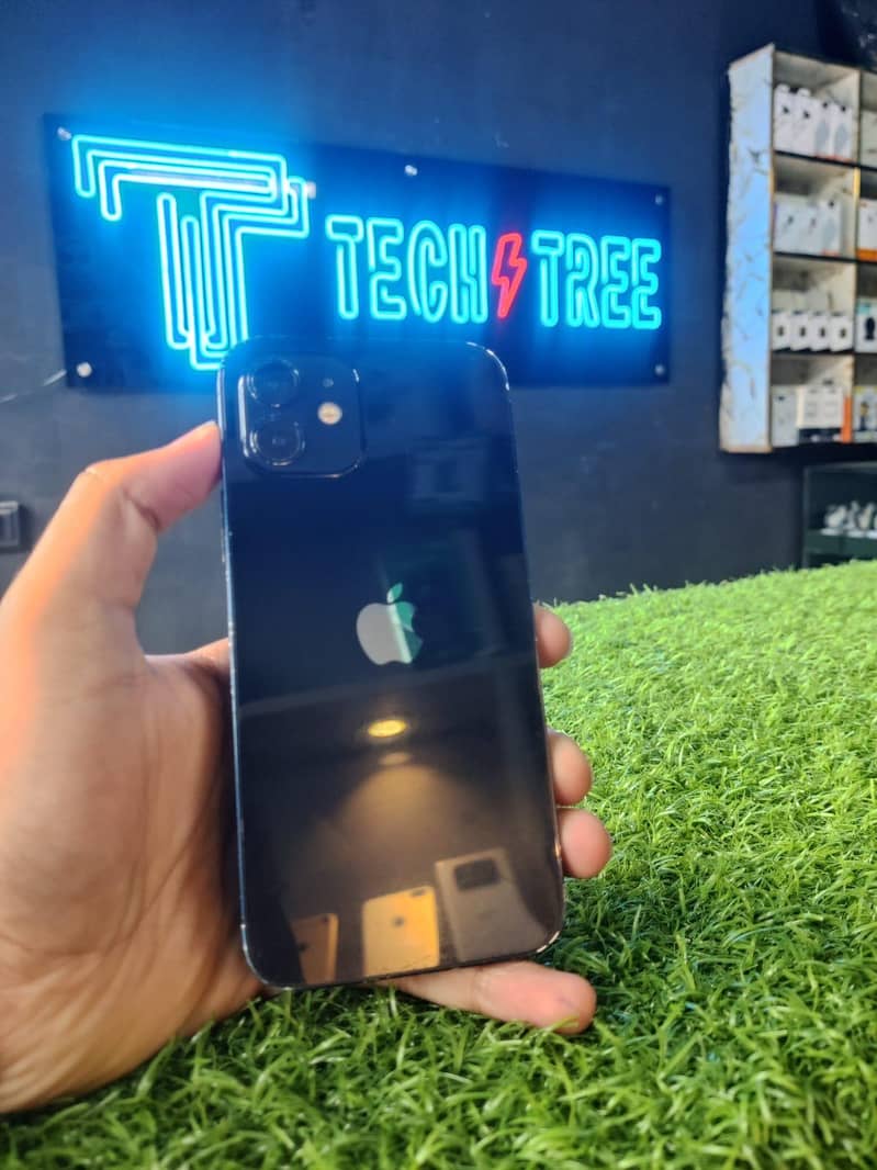Apple iPhone 12 4