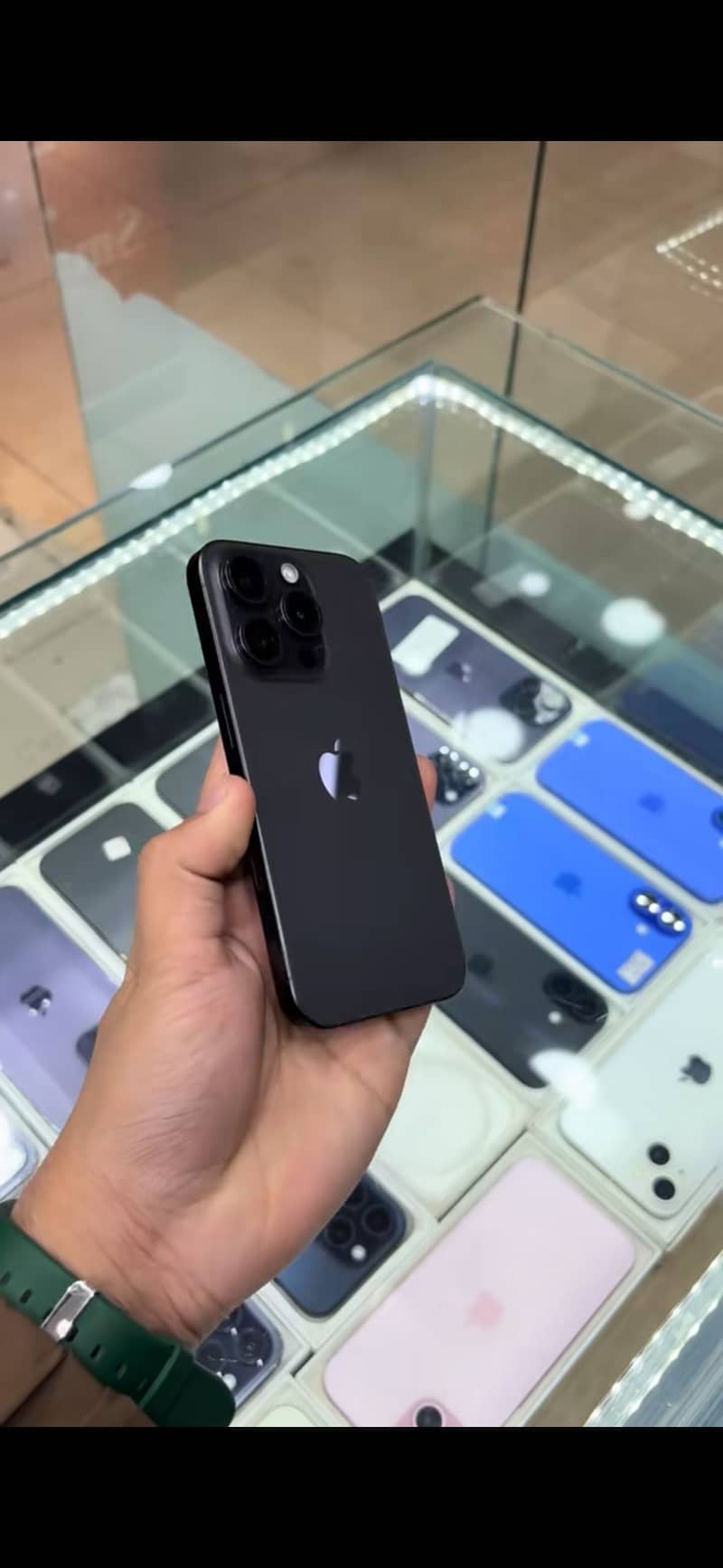 Apple iPhone 15 Pro 0
