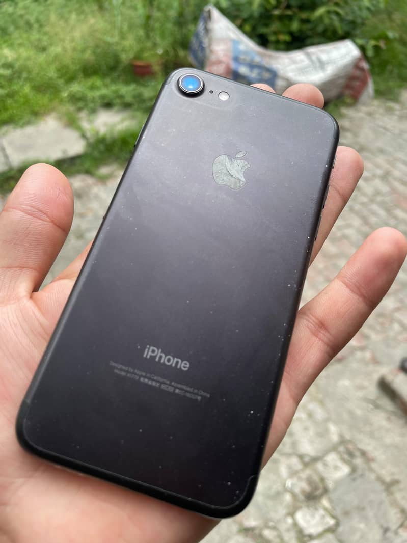 Apple iPhone 7 1