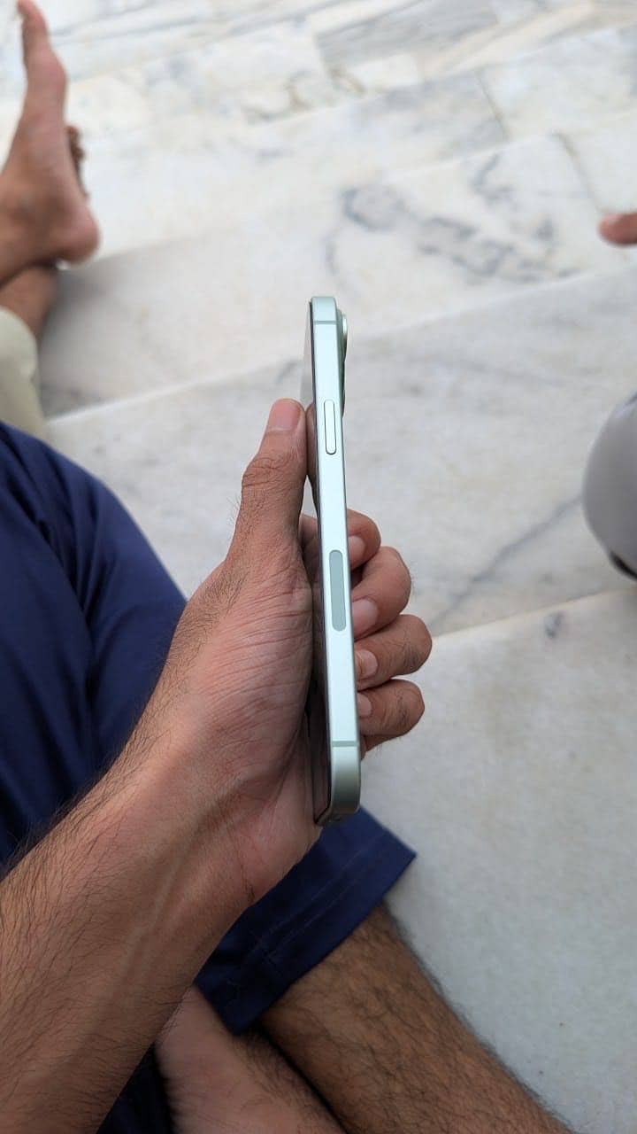 Apple iPhone 15 plus 2