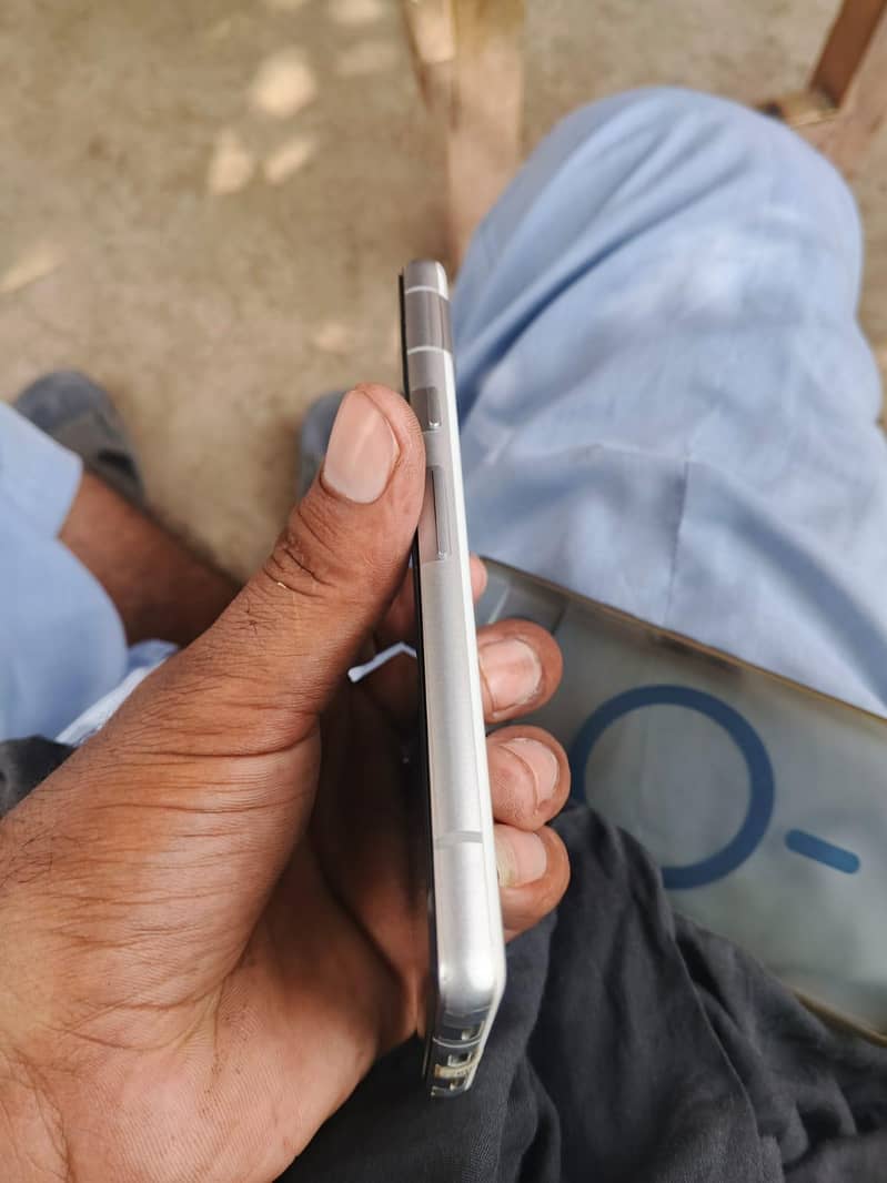 Google Pixel 7a 2