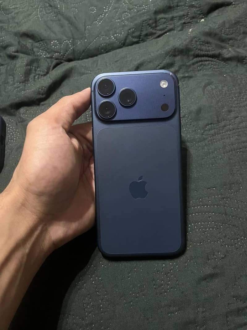 Apple iPhone 17 Pro Max 0