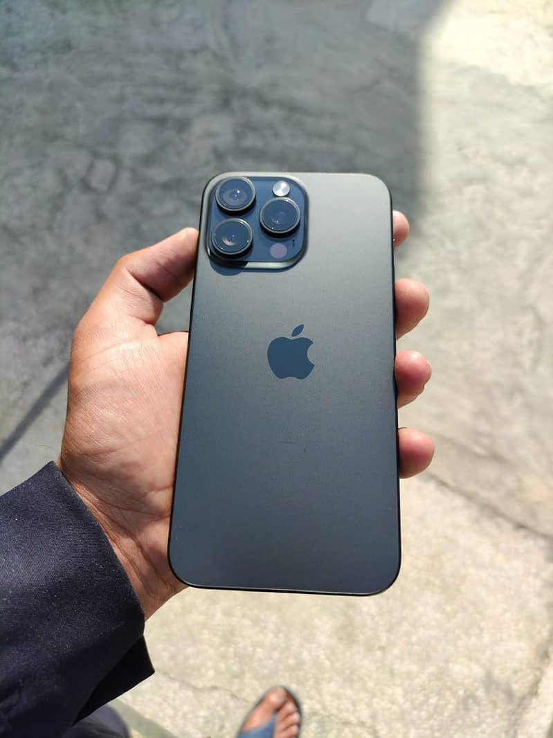 Apple iPhone 15 Pro Max 0