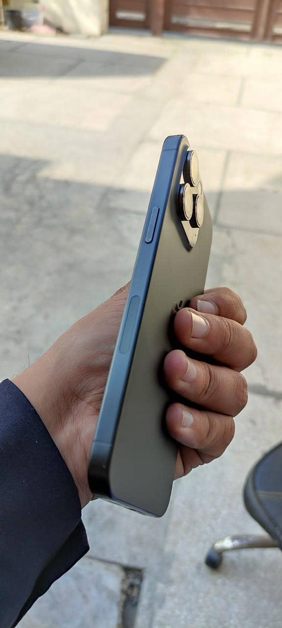Apple iPhone 15 Pro Max 1