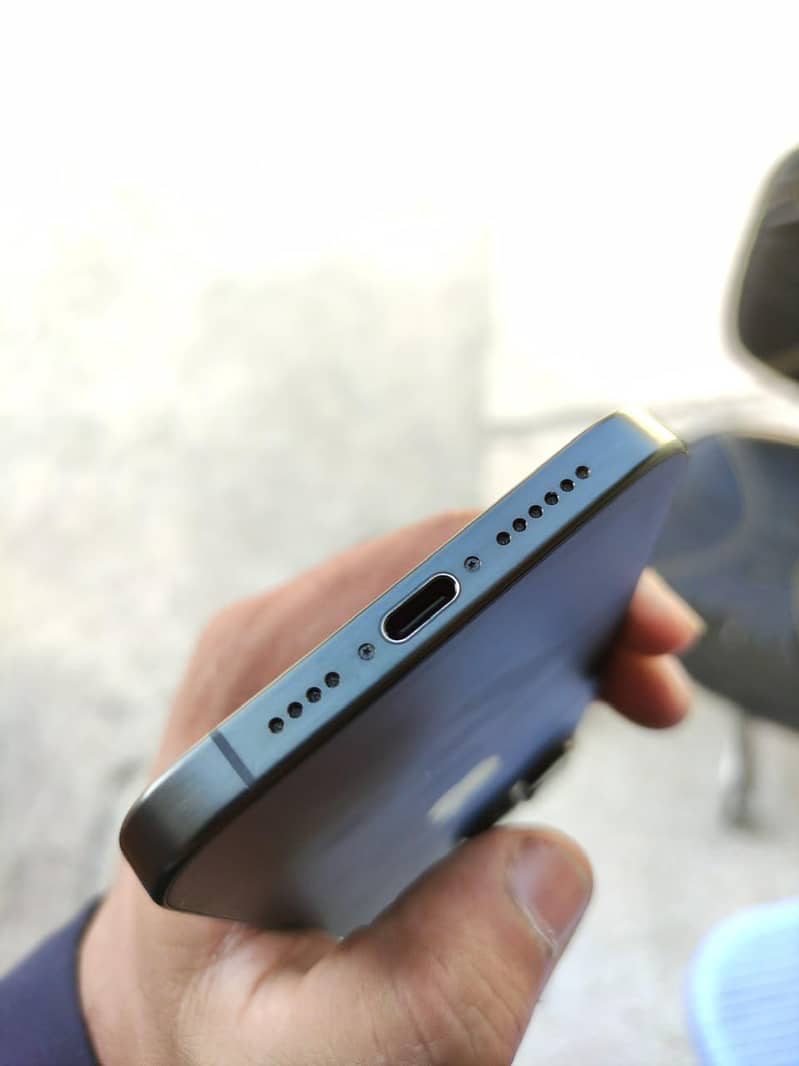 Apple iPhone 15 Pro Max 3