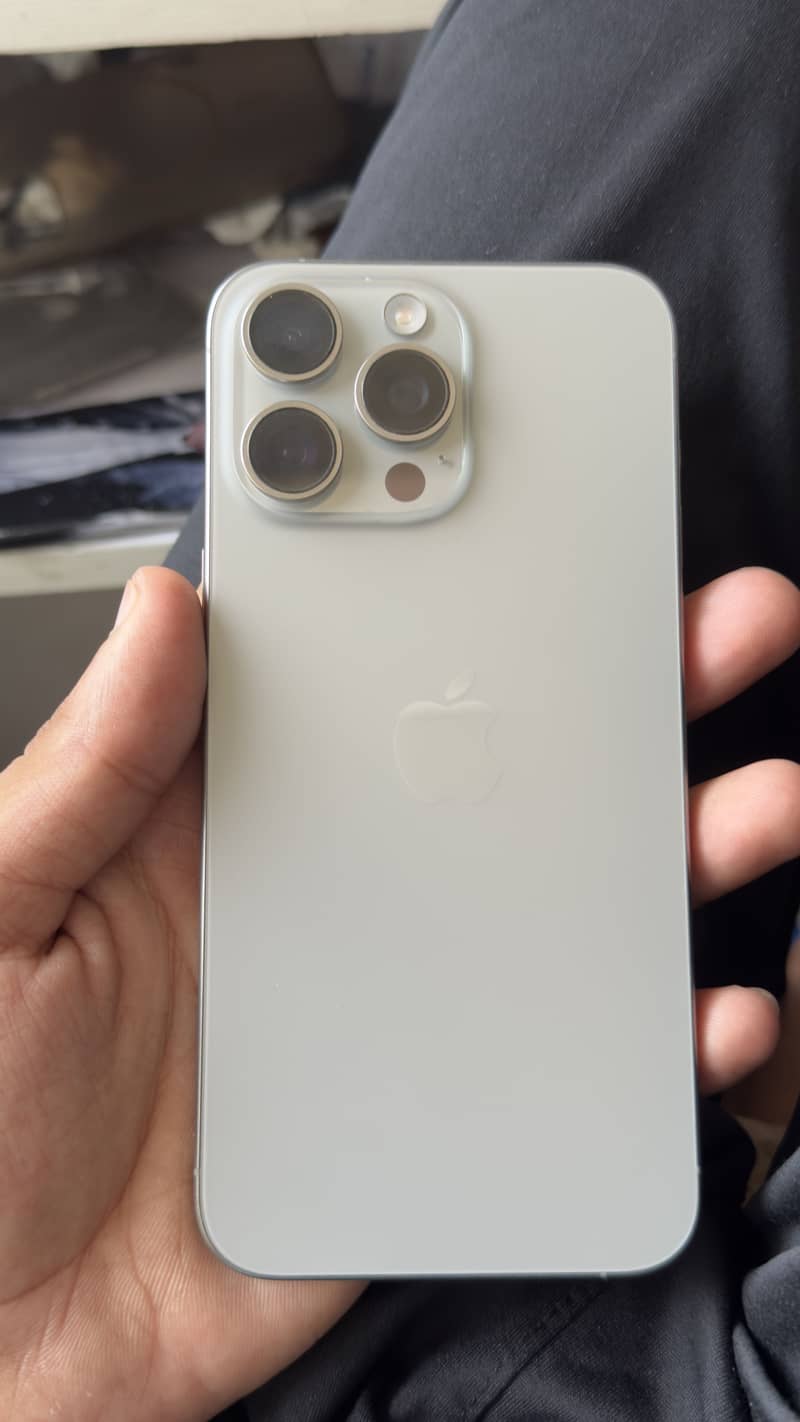 Apple iPhone 15 Pro Max 0