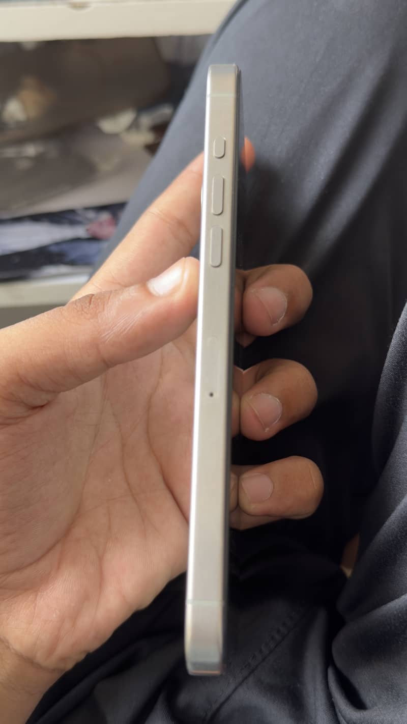 Apple iPhone 15 Pro Max 3