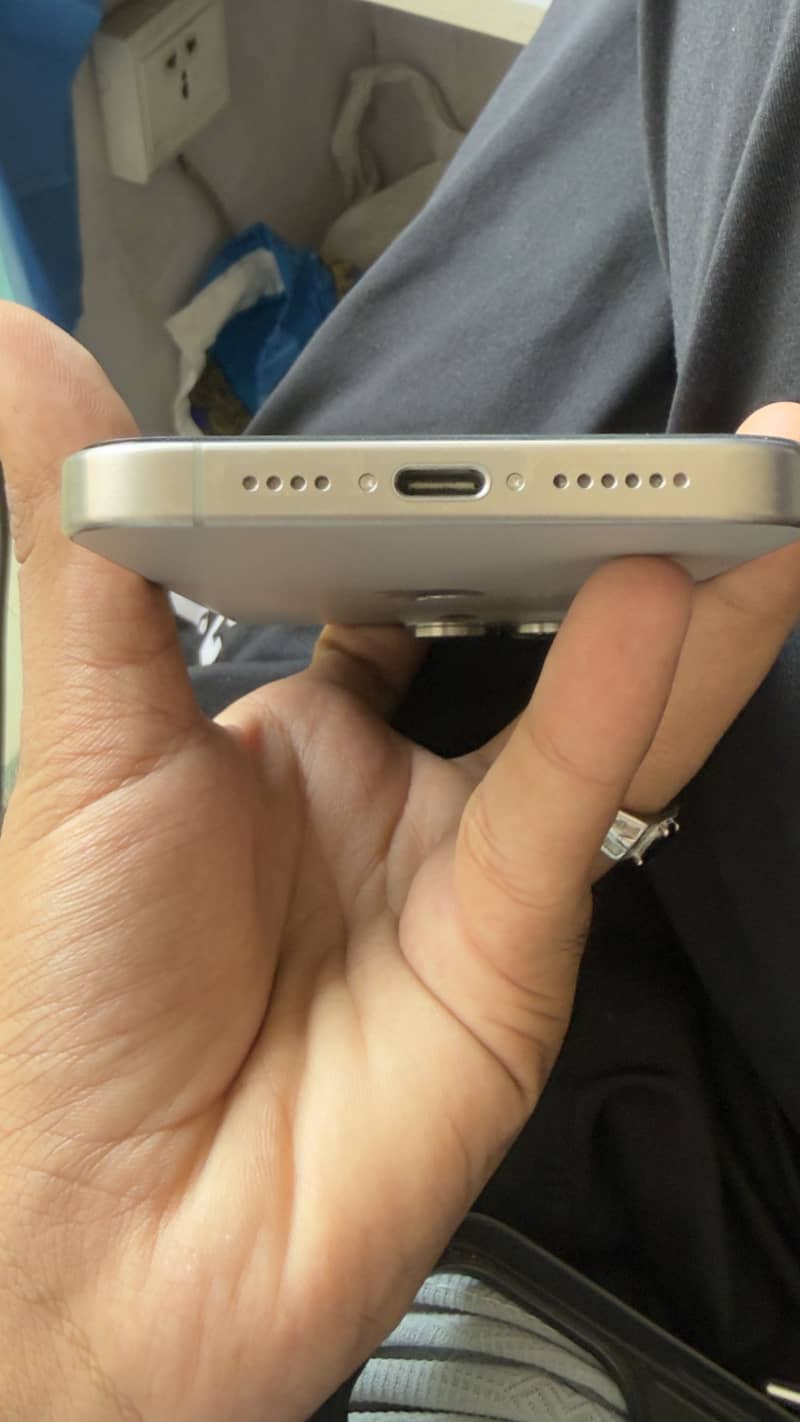 Apple iPhone 15 Pro Max 4