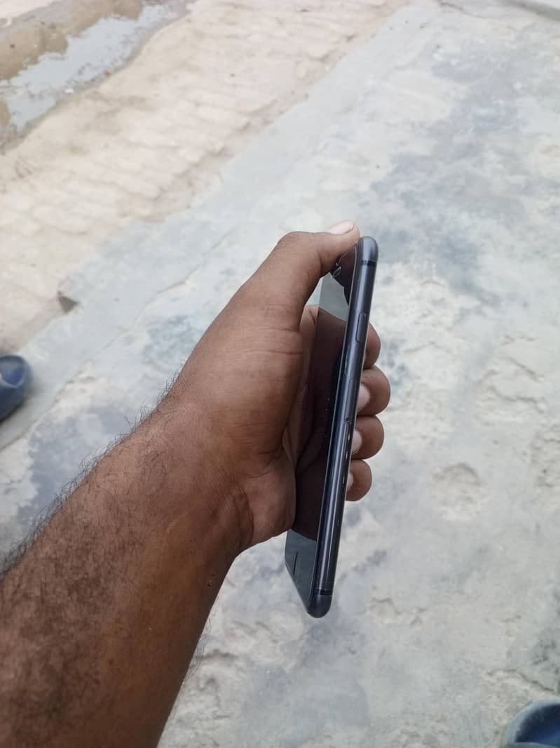 Apple iPhone 8 3
