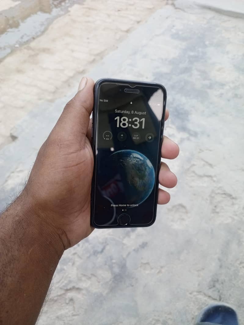 Apple iPhone 8 4