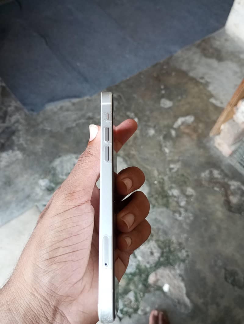Apple iPhone 12 2