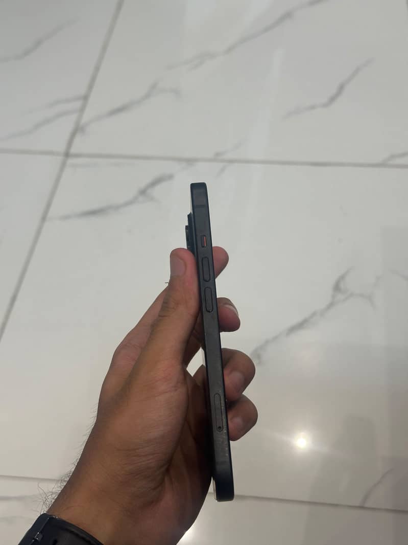 Apple iPhone 15 3