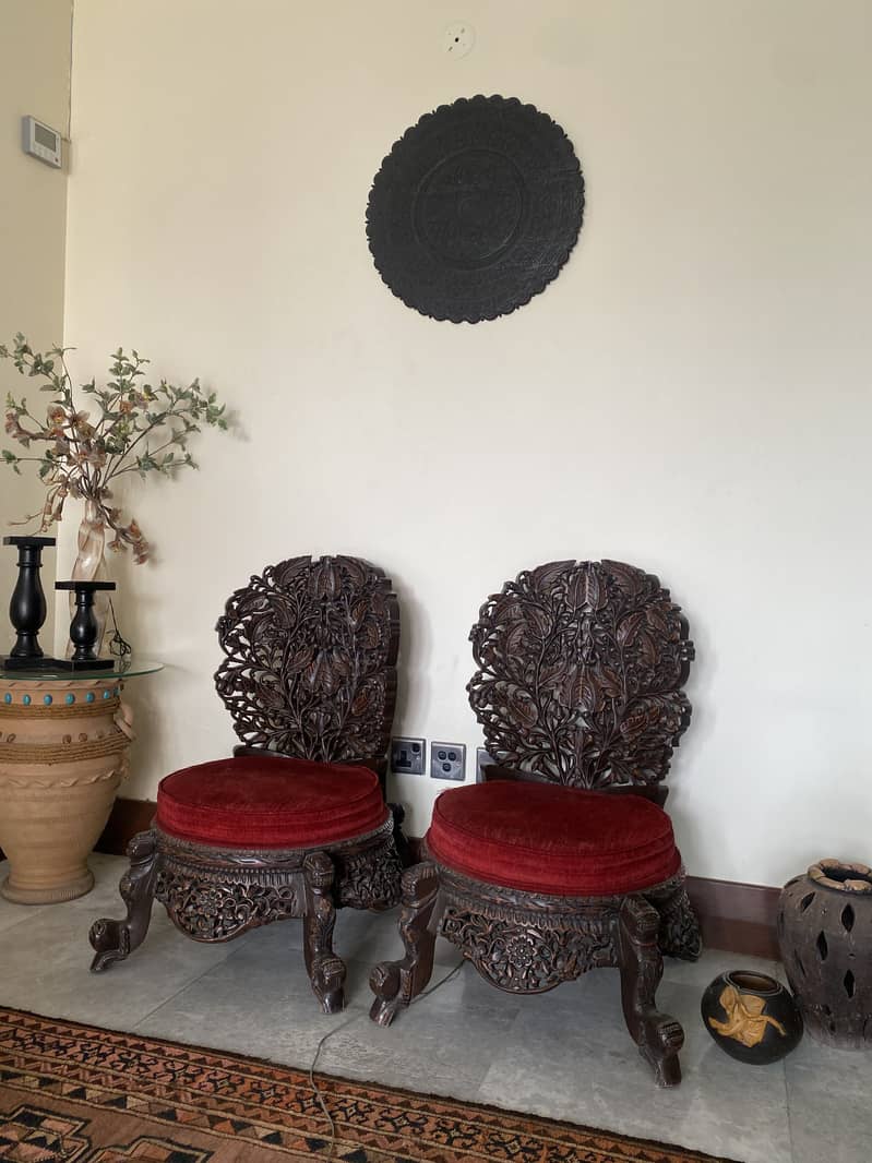 2 SEATER SOFAS 0