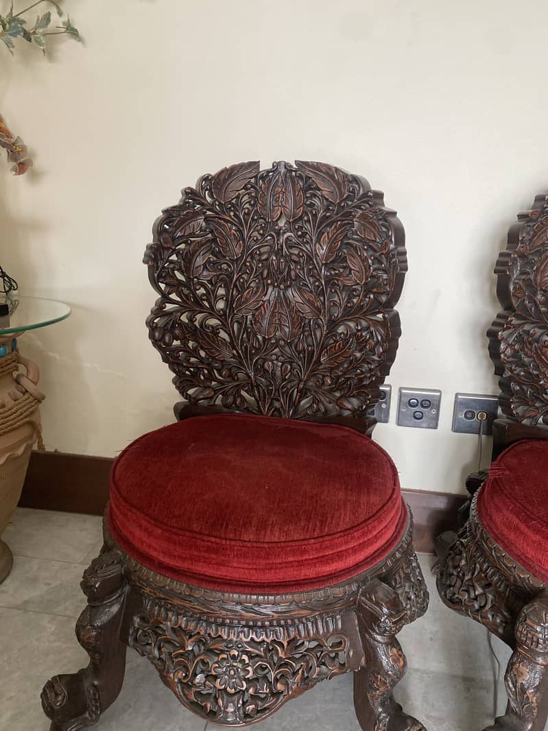 2 SEATER SOFAS 1