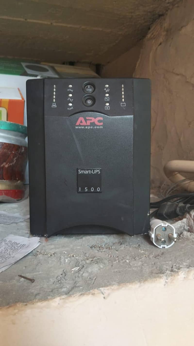 APC  UPS 1