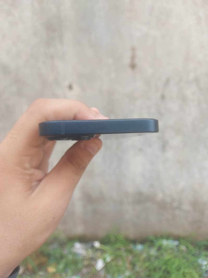 Apple iPhone 13 4