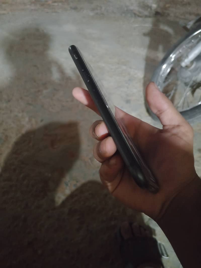 Apple iPhone 11 4