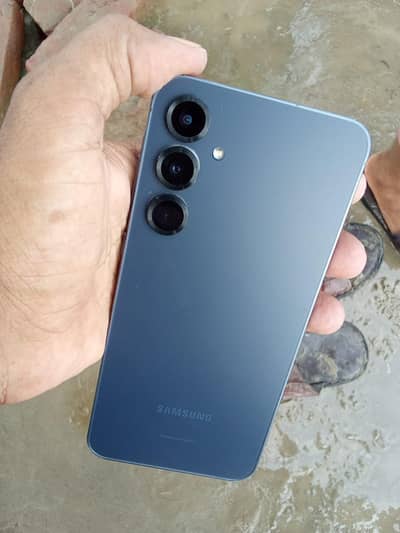 sumsung a55 5g 8.128 rs 55000