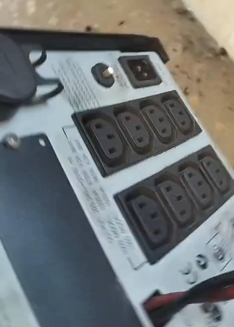 APC  UPS 3