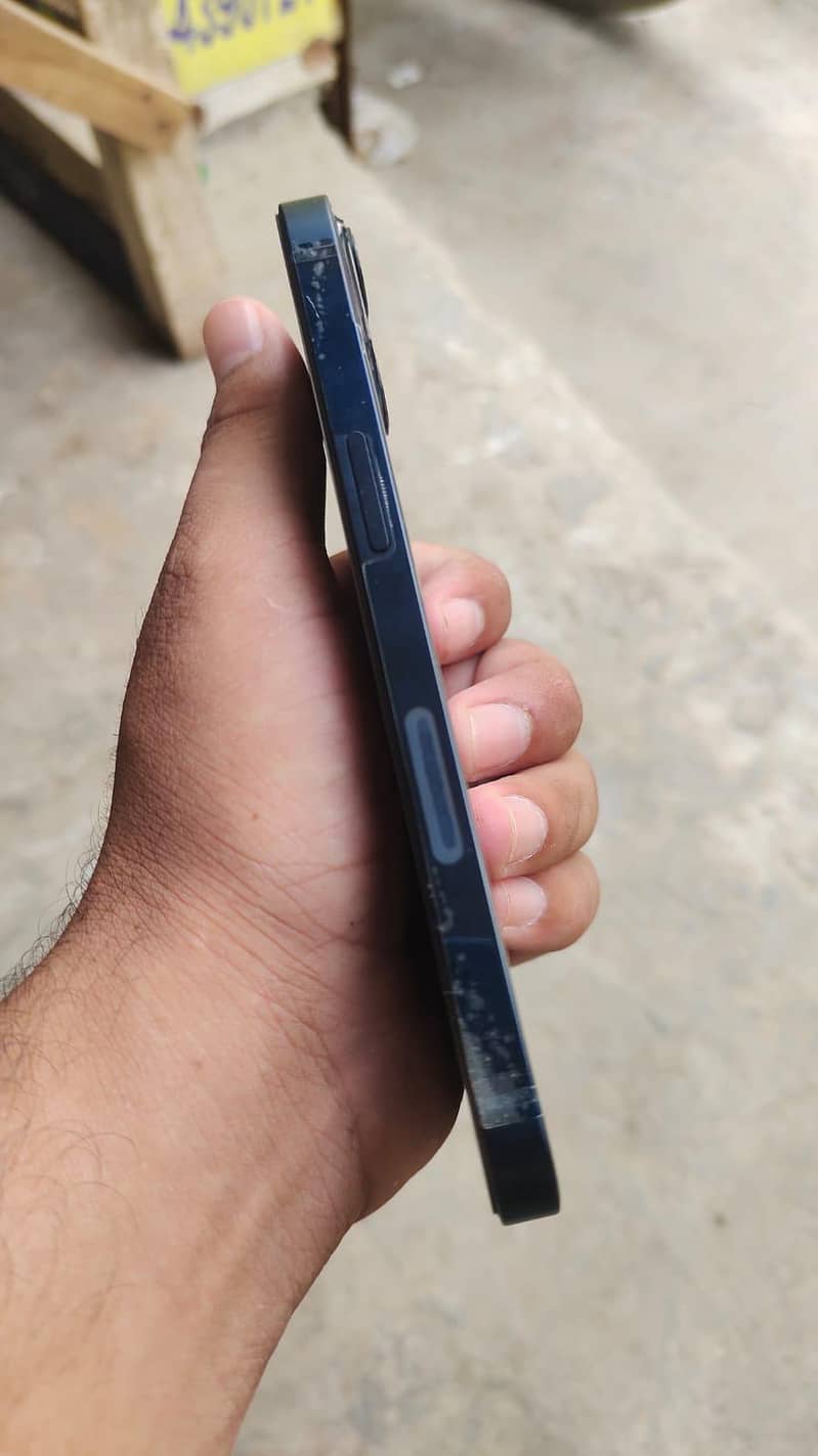 Apple iPhone 13 0