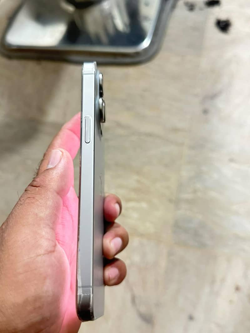 Apple iPhone 15 Pro Max 1