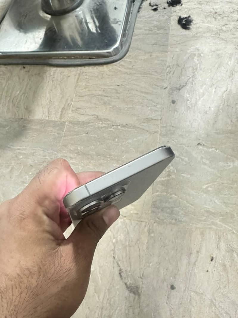 Apple iPhone 15 Pro Max 2