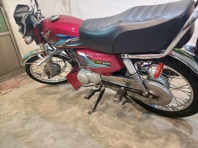 Honda 125 excellent condition 03096777415