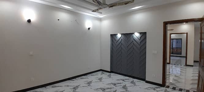 Near to Mosque 5 Marla Spacious Upper Portion Is Available In Park View City For rent
