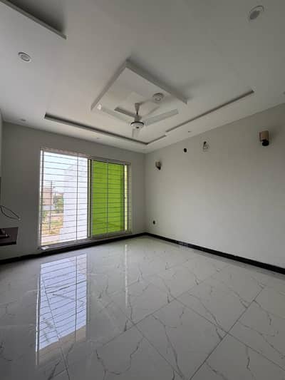 10 Marla Outstanding Upper Portion In NASHEMAN E IQBAL PHASE 1Prime Location
