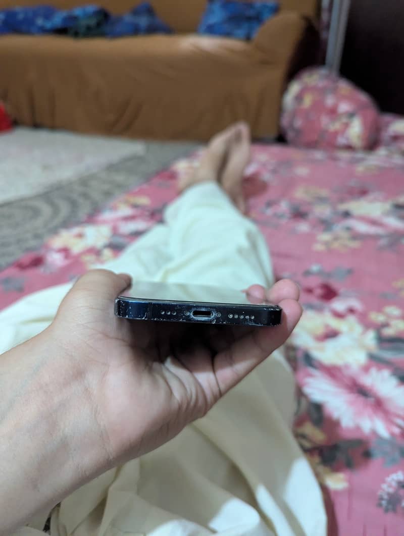 Apple iPhone 12 3