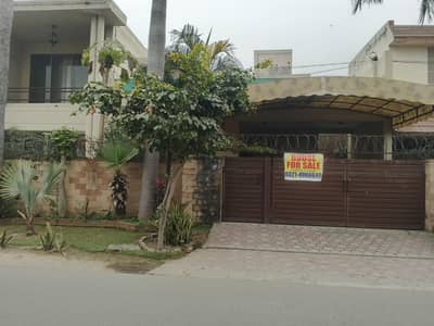 1 Kanal Corner House For Sale in Cavalry Ground Lahore