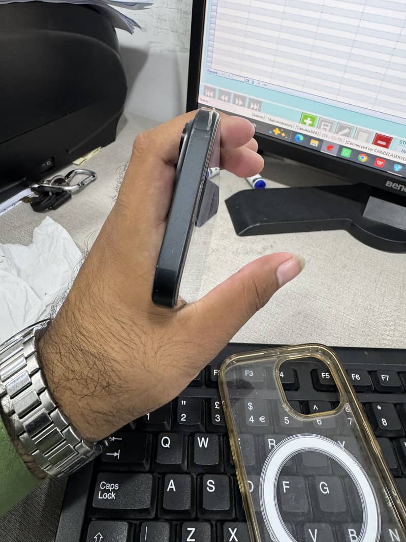 Apple iPhone 15 4