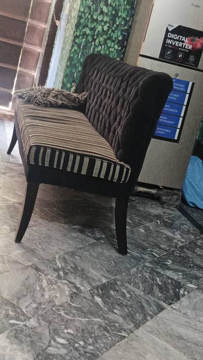 2 large saize sofa same saize 2 1 jasy 10 by 8 Cnditon me available h