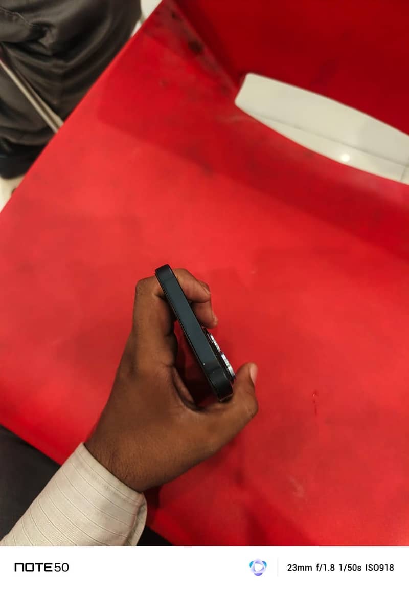 Apple iPhone 14 4