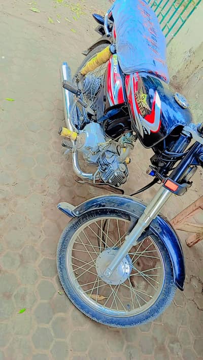 Nazimabd no1 near barkati hotel . Urgent sale