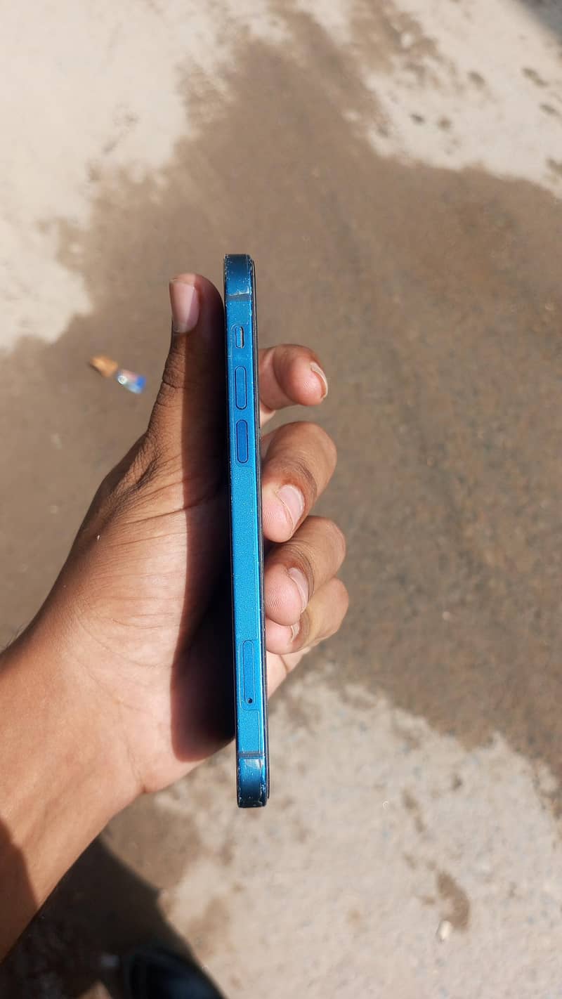 Apple iPhone 12 3