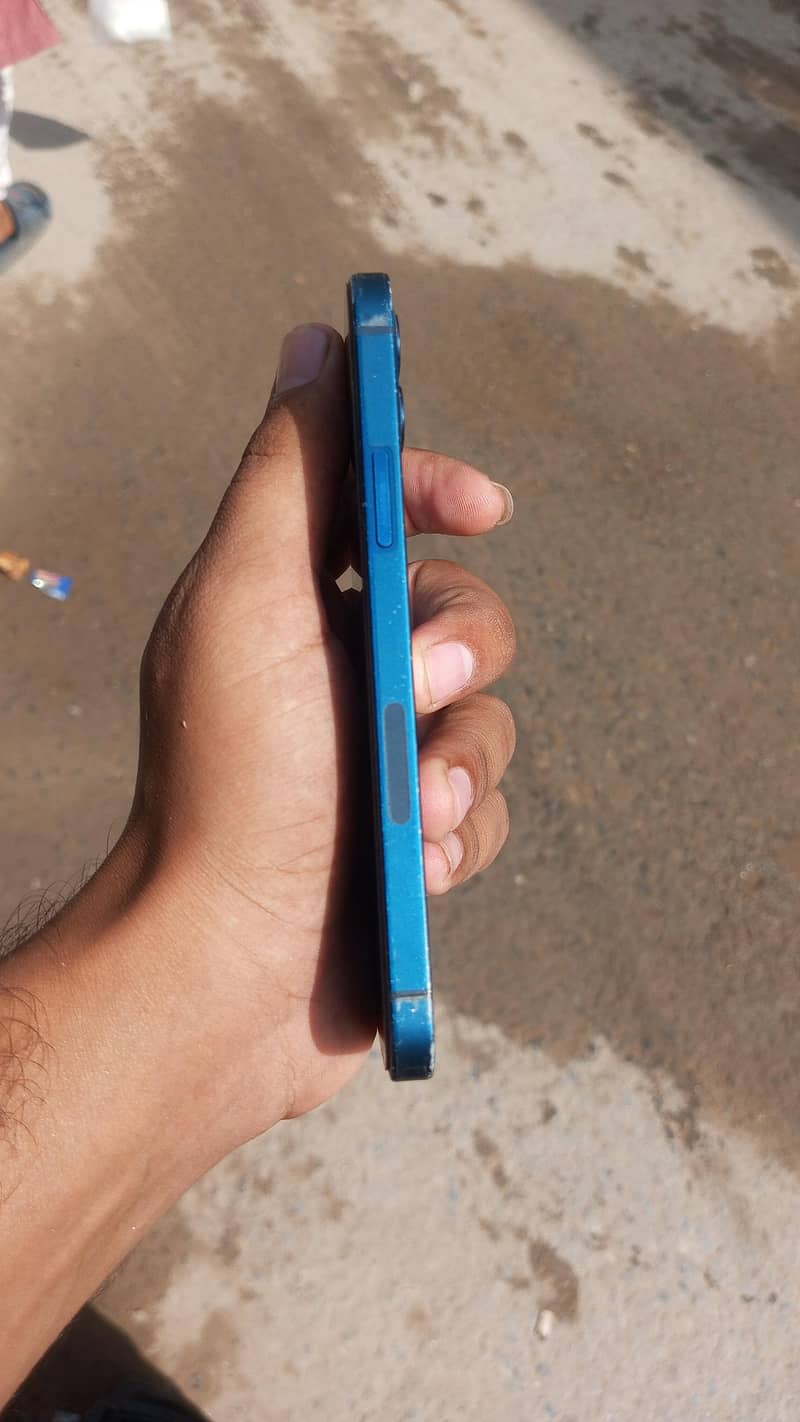Apple iPhone 12 6