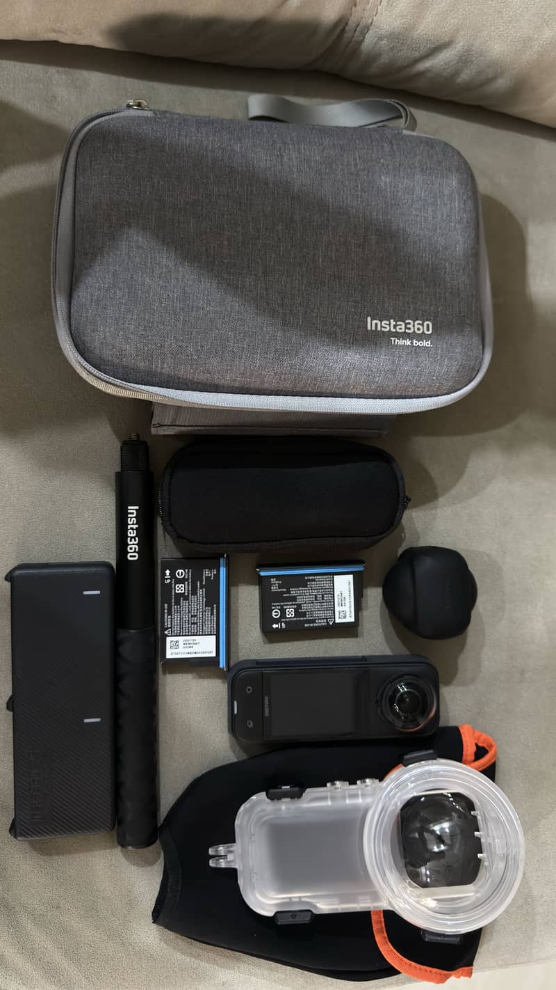 Insta 360 x5 Essential Bundle & Dive Case Complete Box 2