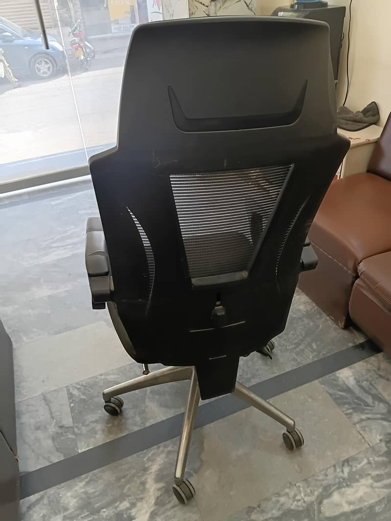 Executive Chair 1