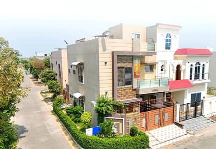5 MARLA ON GROUND MOST BEAUTIFUL PRIME LOCATION RESIDENTIAL PLOT FOR SALE .
