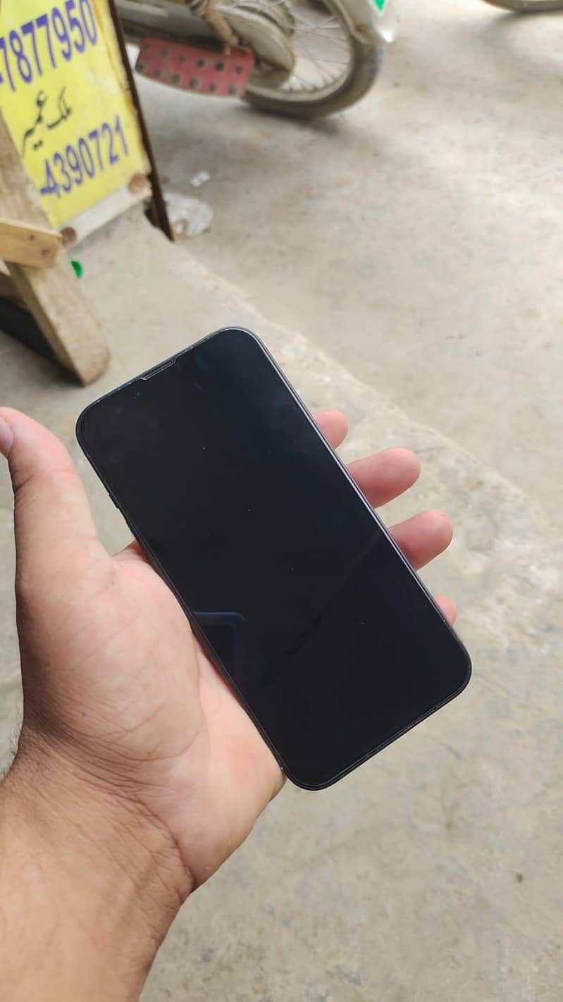 Apple iPhone 13 1