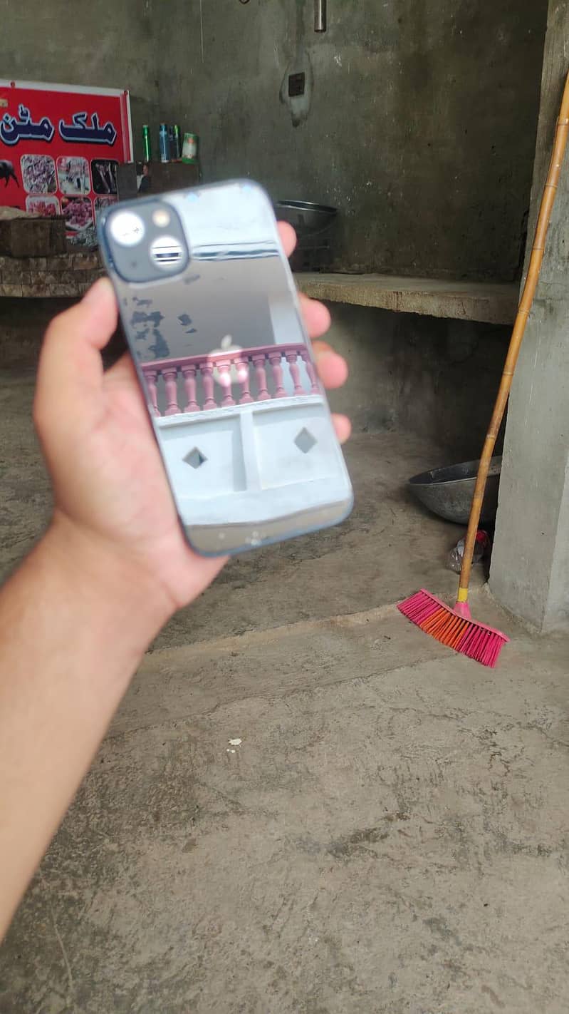 Apple iPhone 13 2